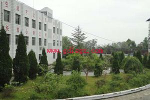 巴中化成职中环境