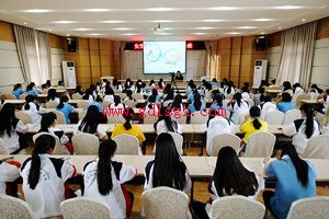 成都铁路工程学校举办女生青春期健康教育专题讲座