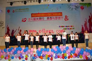 �������Ὤֽ282��ѧԱ���Ĵ�����ְҵ����ѧԺ˳����ҵ