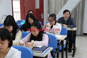 �Ĵ�����ѧԺ������ר�Ҹ���ΰ���ڵ���Ժָ��˼���ν�ѧ�����蹤��