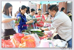 �Ĵ�����ѧԺ�װ�ѧ������վ��չ�����ϵ�л