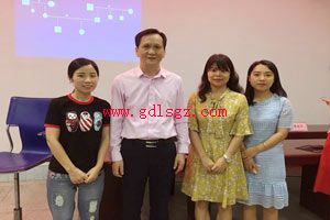 �ϳ�����ѧУ¬��������λ��ʦ�μӡ���ͥ�����붽��������ѵ��