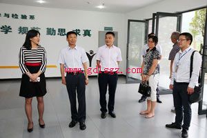 �Ű�ְҵ����ѧԺ�ٿ���ʦ�ɲ�����������ε�ί�����������