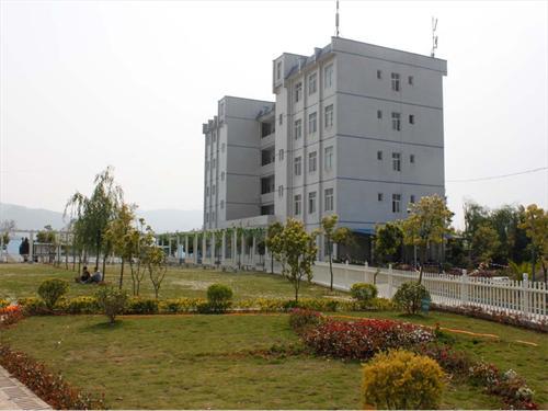 兴仁市民族职业技术学校|兴仁职中图片