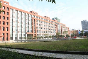 阆中东南航空职业学校